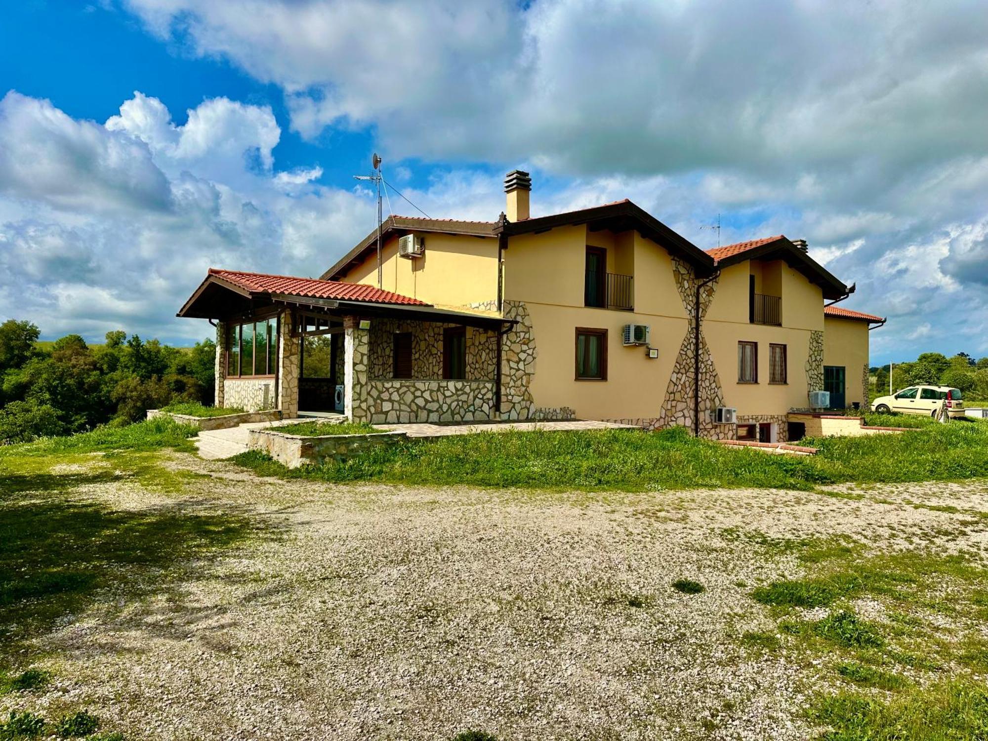 Villa Tuscia Apartments Tuscania Eksteriør billede